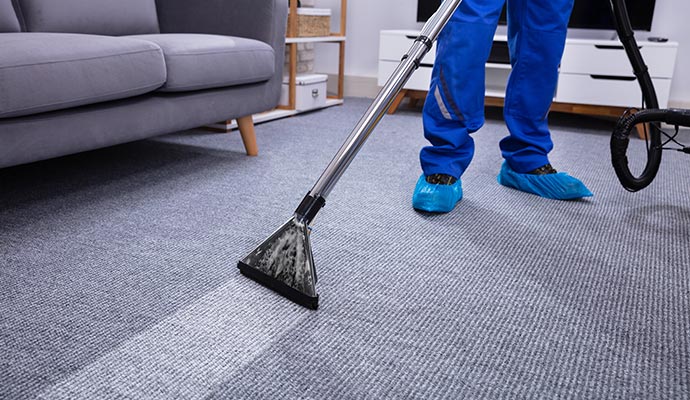 Expert cleaning carpet with wand