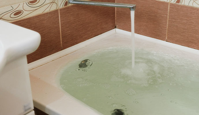 Overflowing tub