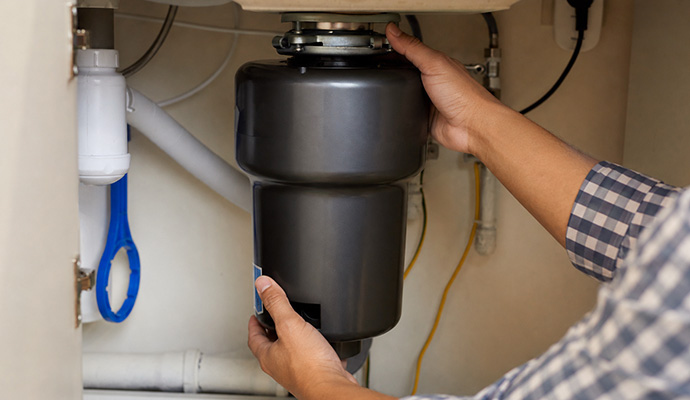 Expert cleaning leaky garbage disposal